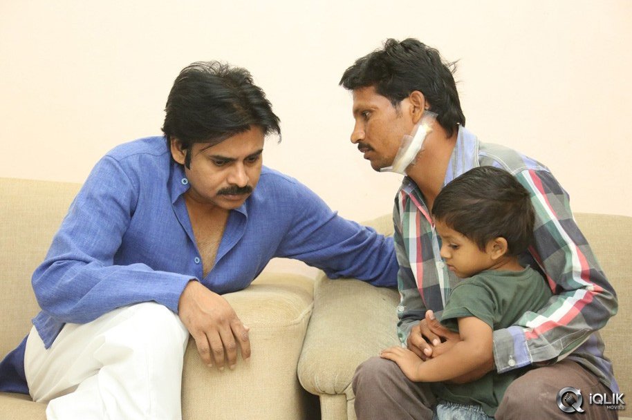 Pawan-Kalyan-Meets-His-Fan-Karuna-Srinivas
